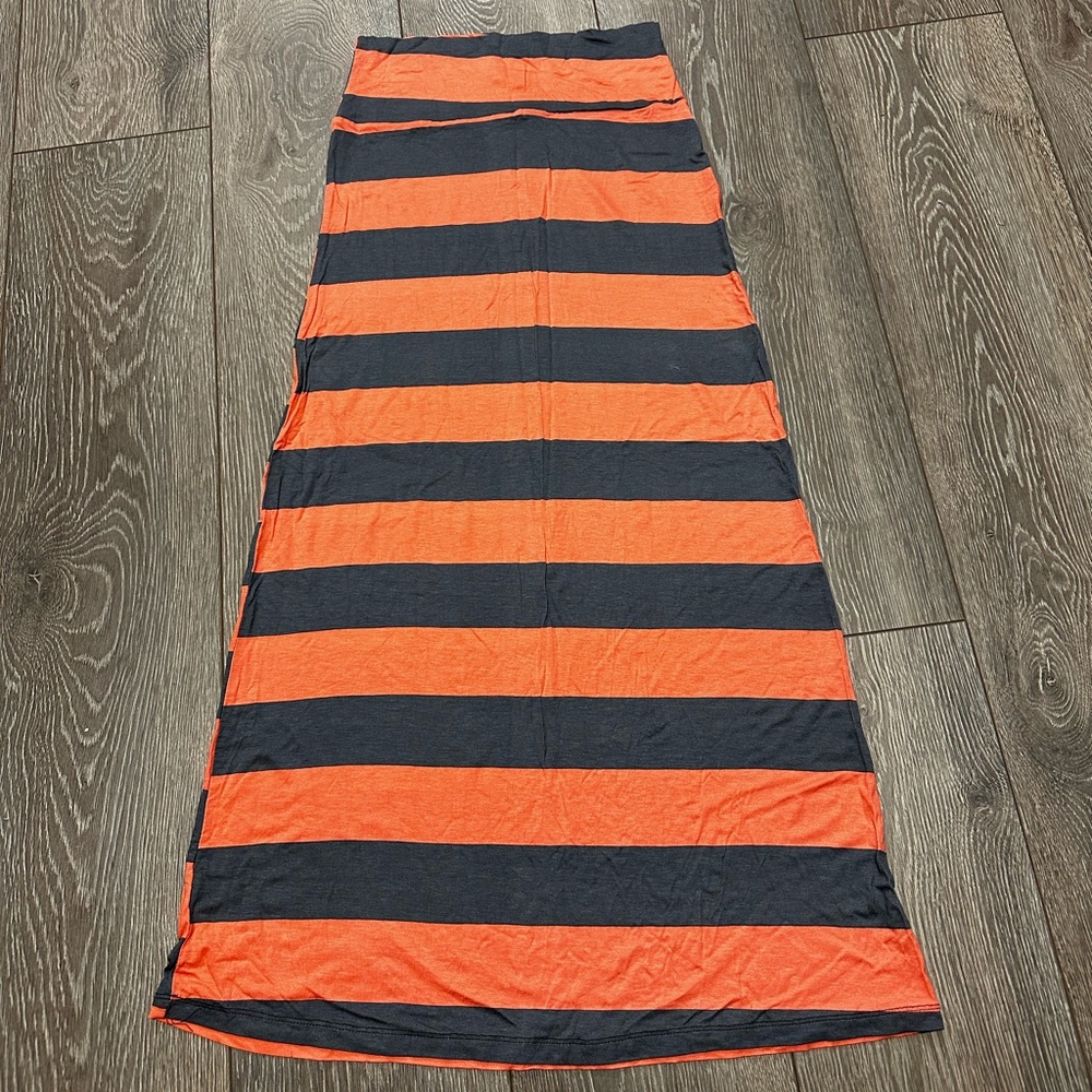 NEW- never worn rue21 maxi skirt